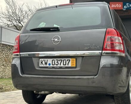 Серый Опель Зафира, объемом двигателя 1.6 л и пробегом 231 тыс. км за 5900 $, фото 5 на Automoto.ua