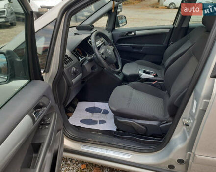 Серый Опель Зафира, объемом двигателя 1.7 л и пробегом 180 тыс. км за 8300 $, фото 13 на Automoto.ua