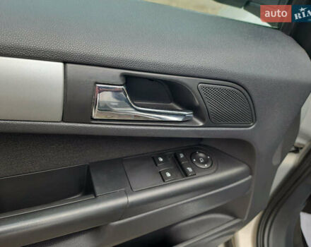 Серый Опель Зафира, объемом двигателя 1.7 л и пробегом 180 тыс. км за 8300 $, фото 14 на Automoto.ua