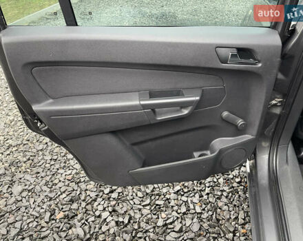 Серый Опель Зафира, объемом двигателя 1.8 л и пробегом 210 тыс. км за 7000 $, фото 17 на Automoto.ua