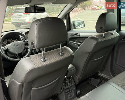 Серый Опель Зафира, объемом двигателя 1.8 л и пробегом 198 тыс. км за 7999 $, фото 20 на Automoto.ua