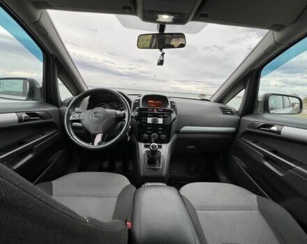 Серый Опель Зафира, объемом двигателя 1.7 л и пробегом 266 тыс. км за 6600 $, фото 7 на Automoto.ua