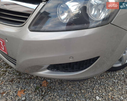 Серый Опель Зафира, объемом двигателя 1.7 л и пробегом 180 тыс. км за 8300 $, фото 5 на Automoto.ua