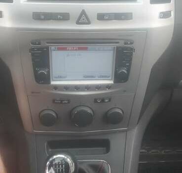 Серый Опель Зафира, объемом двигателя 1.69 л и пробегом 260 тыс. км за 7200 $, фото 6 на Automoto.ua