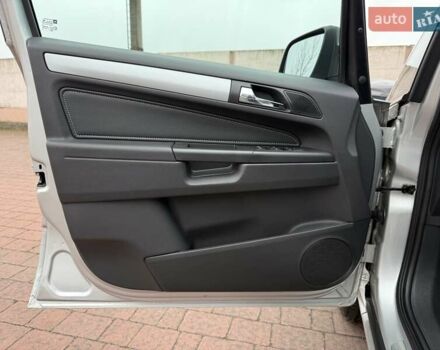 Серый Опель Зафира, объемом двигателя 1.7 л и пробегом 229 тыс. км за 8399 $, фото 72 на Automoto.ua