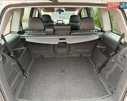 Серый Опель Зафира, объемом двигателя 1.7 л и пробегом 229 тыс. км за 8399 $, фото 164 на Automoto.ua