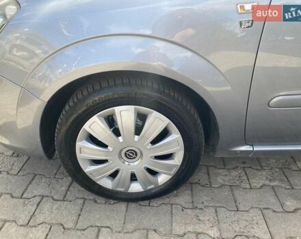 Серый Опель Зафира, объемом двигателя 1.7 л и пробегом 271 тыс. км за 7000 $, фото 7 на Automoto.ua