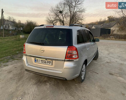 Серый Опель Зафира, объемом двигателя 1.7 л и пробегом 266 тыс. км за 7500 $, фото 2 на Automoto.ua