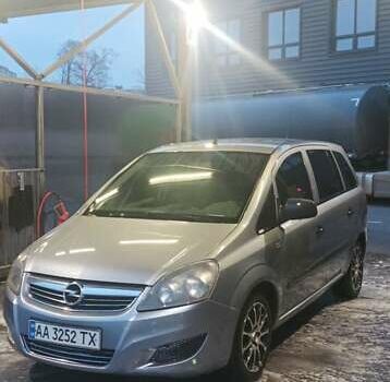 Сірий Опель Зафіра, об'ємом двигуна 1.69 л та пробігом 300 тис. км за 5400 $, фото 2 на Automoto.ua