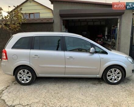 Серый Опель Зафира, объемом двигателя 1.7 л и пробегом 344 тыс. км за 5500 $, фото 9 на Automoto.ua