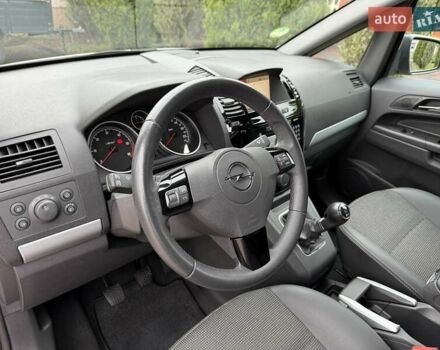 Серый Опель Зафира, объемом двигателя 1.7 л и пробегом 229 тыс. км за 8399 $, фото 76 на Automoto.ua