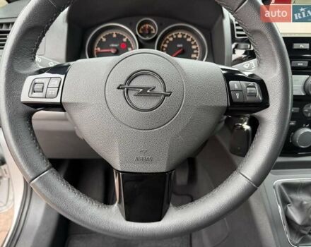 Серый Опель Зафира, объемом двигателя 1.7 л и пробегом 229 тыс. км за 8399 $, фото 90 на Automoto.ua