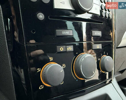 Серый Опель Зафира, объемом двигателя 1.6 л и пробегом 233 тыс. км за 7110 $, фото 26 на Automoto.ua