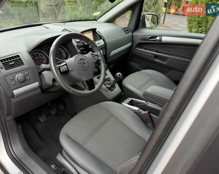 Серый Опель Зафира, объемом двигателя 1.7 л и пробегом 229 тыс. км за 8399 $, фото 77 на Automoto.ua