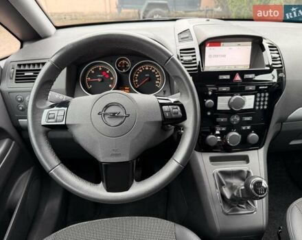 Серый Опель Зафира, объемом двигателя 1.7 л и пробегом 229 тыс. км за 8399 $, фото 112 на Automoto.ua