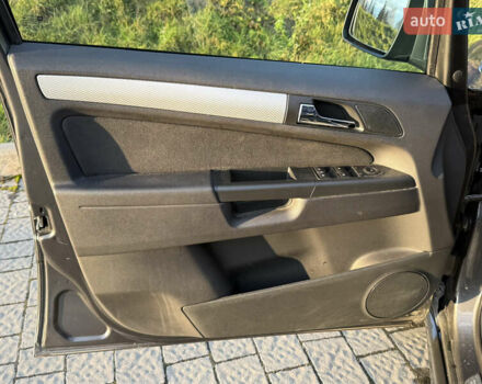 Серый Опель Зафира, объемом двигателя 1.7 л и пробегом 257 тыс. км за 7200 $, фото 34 на Automoto.ua