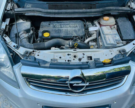 Серый Опель Зафира, объемом двигателя 1.69 л и пробегом 267 тыс. км за 8100 $, фото 2 на Automoto.ua