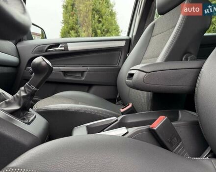 Серый Опель Зафира, объемом двигателя 1.7 л и пробегом 229 тыс. км за 8399 $, фото 107 на Automoto.ua