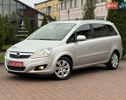 Серый Опель Зафира, объемом двигателя 1.7 л и пробегом 229 тыс. км за 8399 $, фото 6 на Automoto.ua
