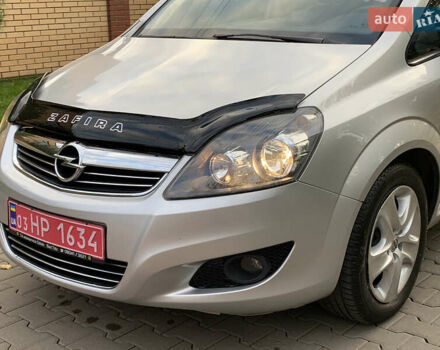 Серый Опель Зафира, объемом двигателя 1.8 л и пробегом 221 тыс. км за 5700 $, фото 1 на Automoto.ua