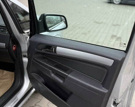 Серый Опель Зафира, объемом двигателя 1.8 л и пробегом 239 тыс. км за 7850 $, фото 50 на Automoto.ua