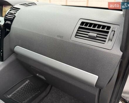 Серый Опель Зафира, объемом двигателя 1.7 л и пробегом 229 тыс. км за 8399 $, фото 129 на Automoto.ua