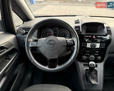 Серый Опель Зафира, объемом двигателя 1.8 л и пробегом 190 тыс. км за 7799 $, фото 8 на Automoto.ua