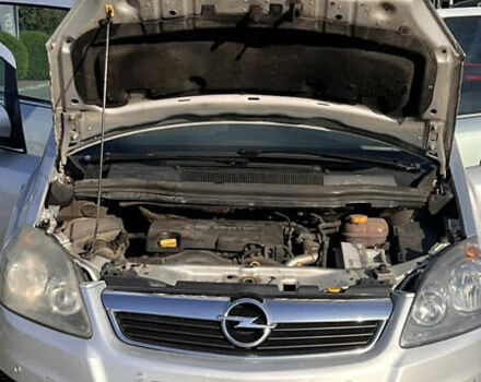Серый Опель Зафира, объемом двигателя 1.7 л и пробегом 220 тыс. км за 6000 $, фото 25 на Automoto.ua