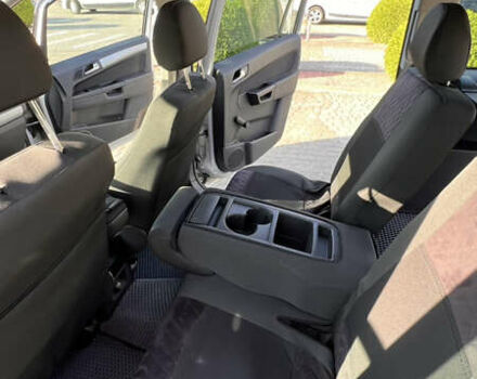 Серый Опель Зафира, объемом двигателя 1.7 л и пробегом 220 тыс. км за 6000 $, фото 16 на Automoto.ua