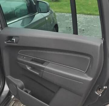 Серый Опель Зафира, объемом двигателя 1.69 л и пробегом 280 тыс. км за 6700 $, фото 2 на Automoto.ua