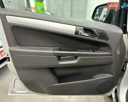 Серый Опель Зафира, объемом двигателя 1.6 л и пробегом 181 тыс. км за 7999 $, фото 12 на Automoto.ua