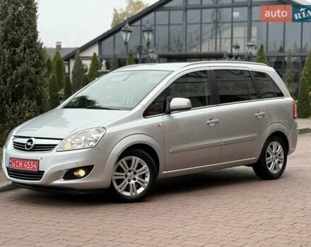 Серый Опель Зафира, объемом двигателя 1.7 л и пробегом 229 тыс. км за 8399 $, фото 4 на Automoto.ua