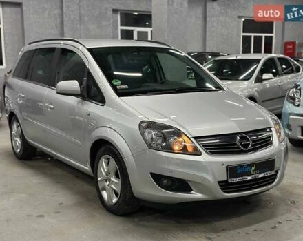 Серый Опель Зафира, объемом двигателя 1.6 л и пробегом 181 тыс. км за 7999 $, фото 9 на Automoto.ua