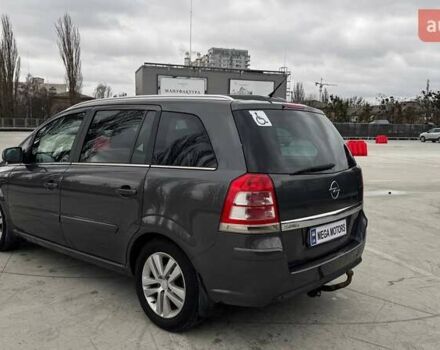 Серый Опель Зафира, объемом двигателя 1.7 л и пробегом 321 тыс. км за 6990 $, фото 2 на Automoto.ua