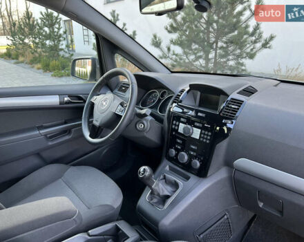 Серый Опель Зафира, объемом двигателя 1.6 л и пробегом 182 тыс. км за 6850 $, фото 53 на Automoto.ua