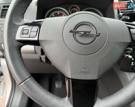 Серый Опель Зафира, объемом двигателя 1.7 л и пробегом 229 тыс. км за 8399 $, фото 91 на Automoto.ua