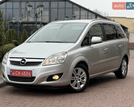 Серый Опель Зафира, объемом двигателя 1.7 л и пробегом 229 тыс. км за 8399 $, фото 2 на Automoto.ua