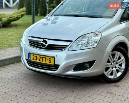 Серый Опель Зафира, объемом двигателя 1.8 л и пробегом 227 тыс. км за 7499 $, фото 12 на Automoto.ua