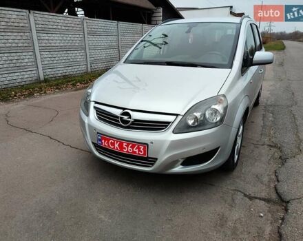 Серый Опель Зафира, объемом двигателя 1.7 л и пробегом 248 тыс. км за 7600 $, фото 18 на Automoto.ua