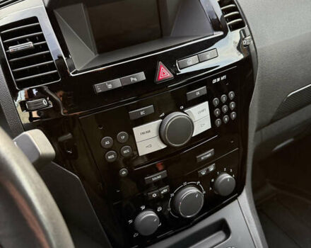 Серый Опель Зафира, объемом двигателя 1.8 л и пробегом 190 тыс. км за 7799 $, фото 12 на Automoto.ua