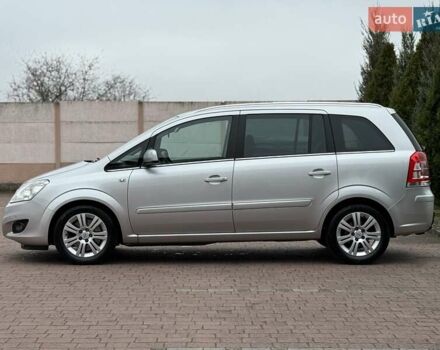 Серый Опель Зафира, объемом двигателя 1.7 л и пробегом 229 тыс. км за 8399 $, фото 60 на Automoto.ua