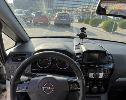 Серый Опель Зафира, объемом двигателя 1.7 л и пробегом 220 тыс. км за 6000 $, фото 1 на Automoto.ua