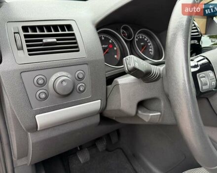 Серый Опель Зафира, объемом двигателя 1.7 л и пробегом 229 тыс. км за 8399 $, фото 85 на Automoto.ua