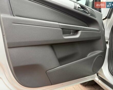 Серый Опель Зафира, объемом двигателя 1.7 л и пробегом 229 тыс. км за 8399 $, фото 74 на Automoto.ua