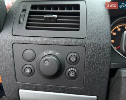 Серый Опель Зафира, объемом двигателя 1.6 л и пробегом 233 тыс. км за 7400 $, фото 20 на Automoto.ua