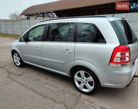 Серый Опель Зафира, объемом двигателя 1.7 л и пробегом 248 тыс. км за 7600 $, фото 6 на Automoto.ua