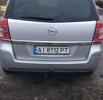 Серый Опель Зафира, объемом двигателя 1.6 л и пробегом 234 тыс. км за 7650 $, фото 4 на Automoto.ua