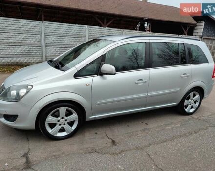 Серый Опель Зафира, объемом двигателя 1.7 л и пробегом 248 тыс. км за 7600 $, фото 2 на Automoto.ua