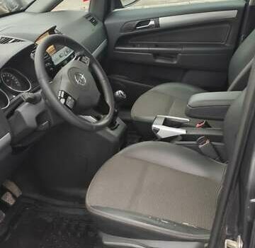 Серый Опель Зафира, объемом двигателя 1.69 л и пробегом 280 тыс. км за 6700 $, фото 5 на Automoto.ua