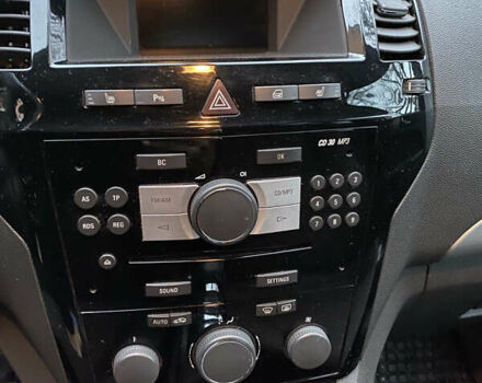 Серый Опель Зафира, объемом двигателя 1.7 л и пробегом 211 тыс. км за 7599 $, фото 10 на Automoto.ua